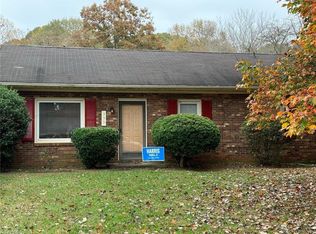 533 Heatherton Ln, Rural Hall, NC 27045