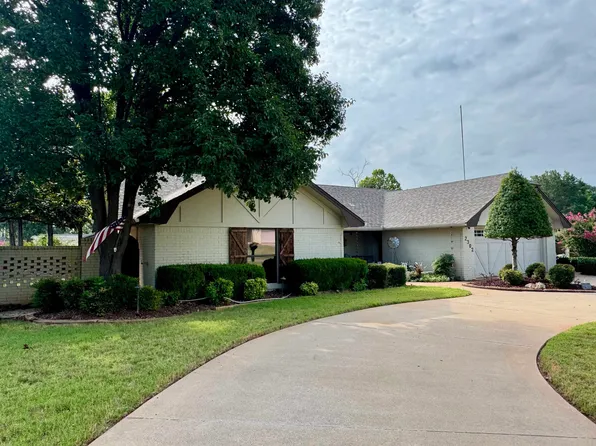 2302 W Club Rd, Duncan, OK 73533