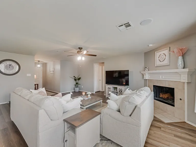 9805 Tanglebrush Dr — Photo 8