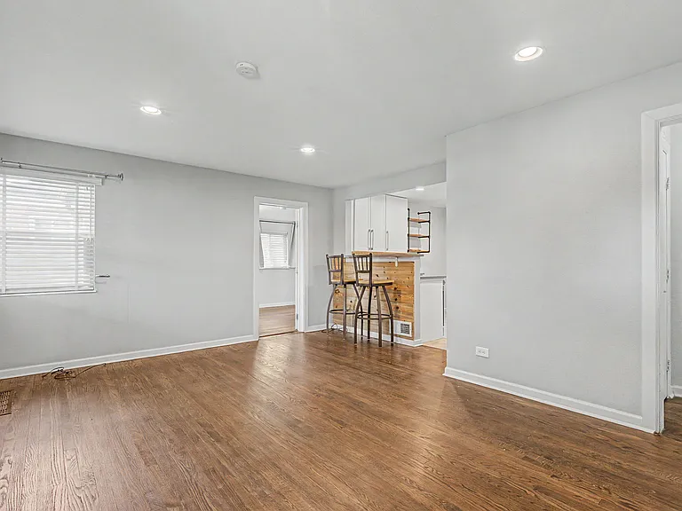 2991 Hudson St — Photo 4