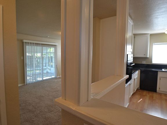 3rd image of 3251 Laurelhurst Dr