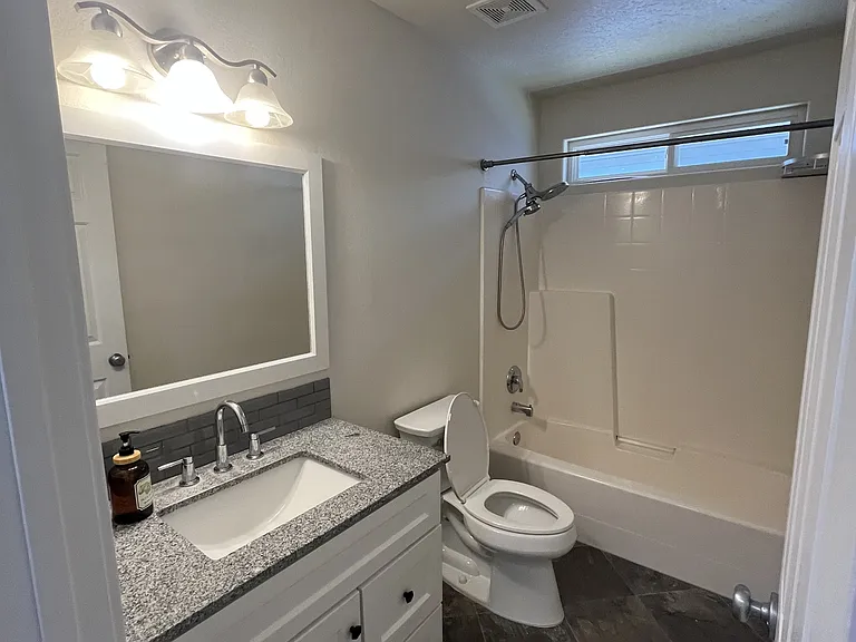 1820 W Camelot Dr — Photo 11