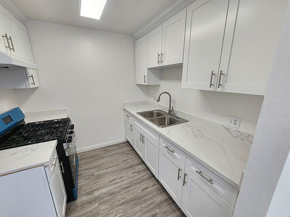 4th image of 641 N Normandie Ave APT 9