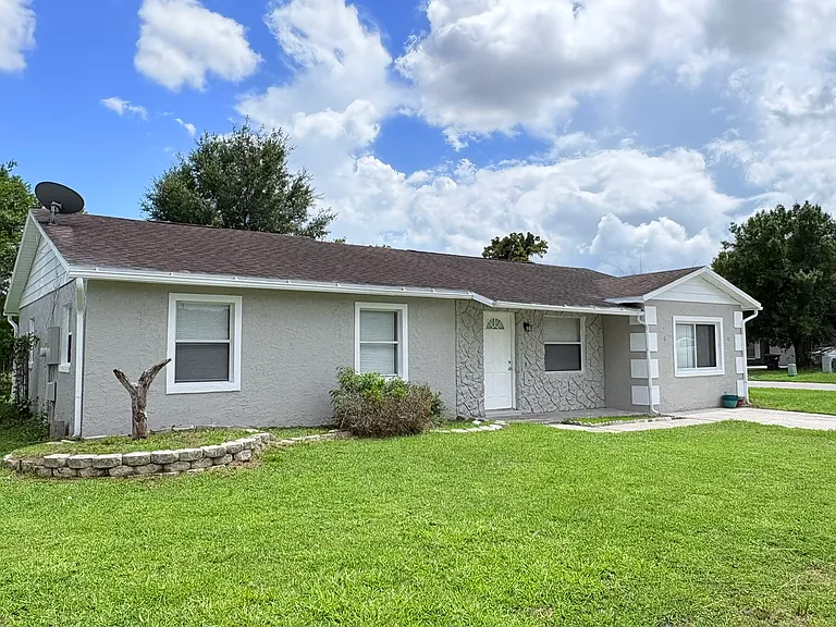 4428 Carousel Rd — Photo 2