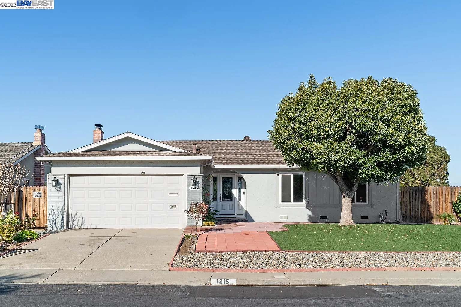 1215 Gloria Dr photo 1