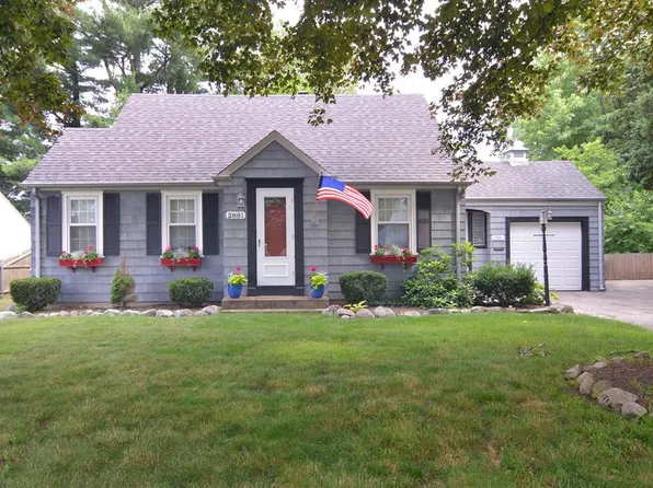 2881 W Shore Rd, Warwick, RI 02886