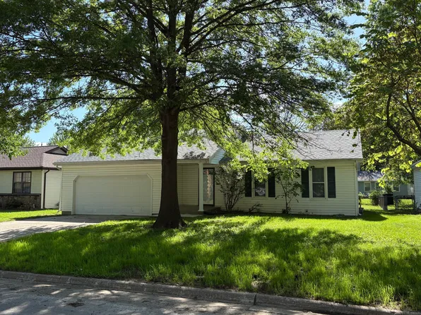 2521 S Regina Avenue, Springfield, MO 65807