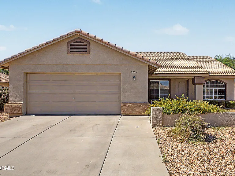 8752 W Melinda Ln — Photo 3
