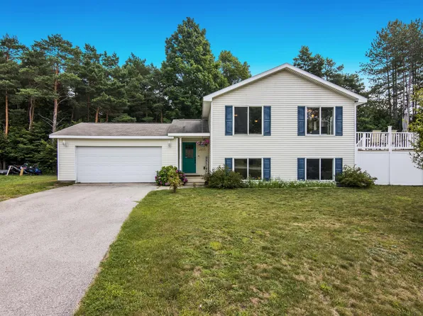 3105 Crimson Ranch Ln, Traverse City, MI 49685