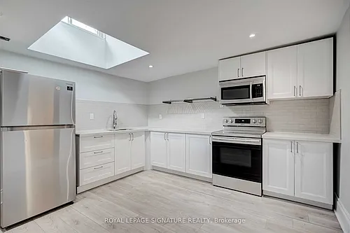 604 A Queen St W Photo 1