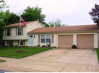 5 Juniper Ln, Sicklerville, NJ 08081