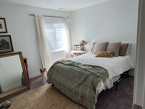 2nd image of 208 E Mammoth Spring Ct