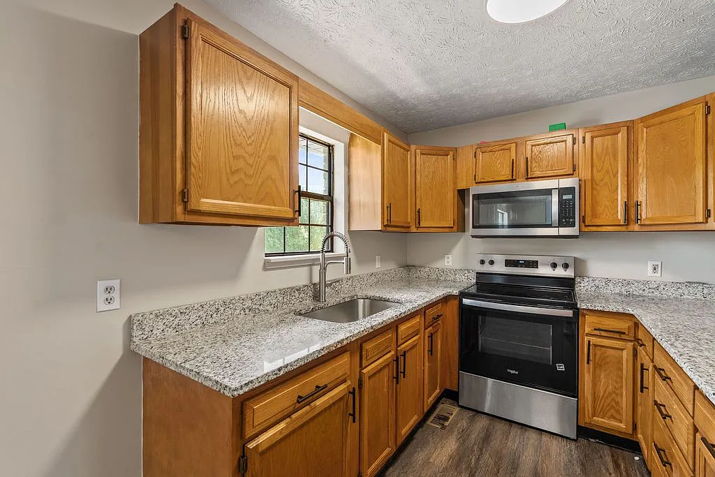 2 bed, 1.0 bath, 850 sqft, $1,450 — Photo 3