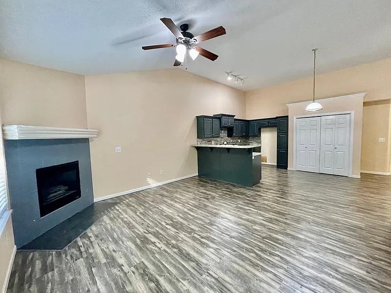 1805 Glenn Hendren Dr — Photo 7