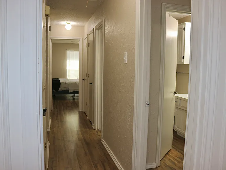 1515 Cherrycrest Ln — Photo 2