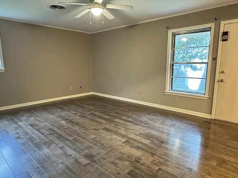 102 N Pinecrest Dr — Photo 23