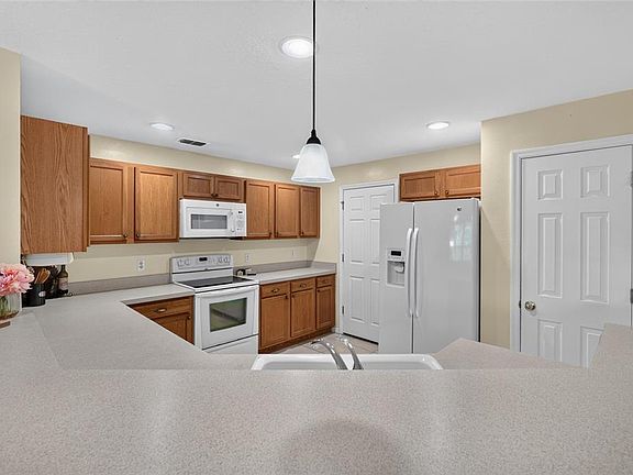 5th image of 2436 Hassonite St