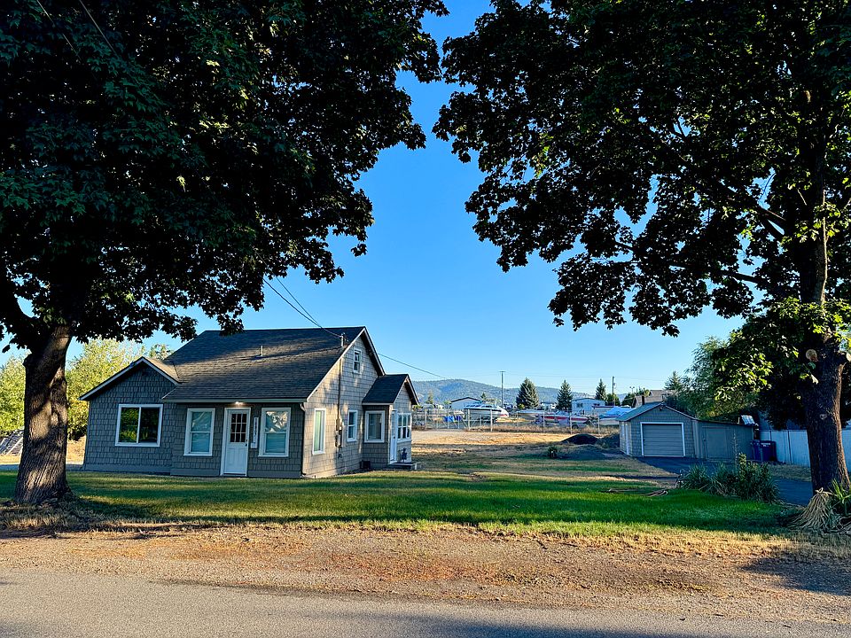 Beautiful 1920s large 1-bedroom home on 1/2 acre! Well appointed - sits back from the street with a nice, tree-lined front lawn.
