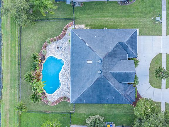 3rd image of 4833 Calasans Ave