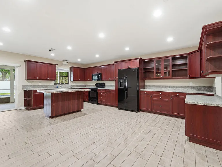 433 SW 27th Ave — Photo 34