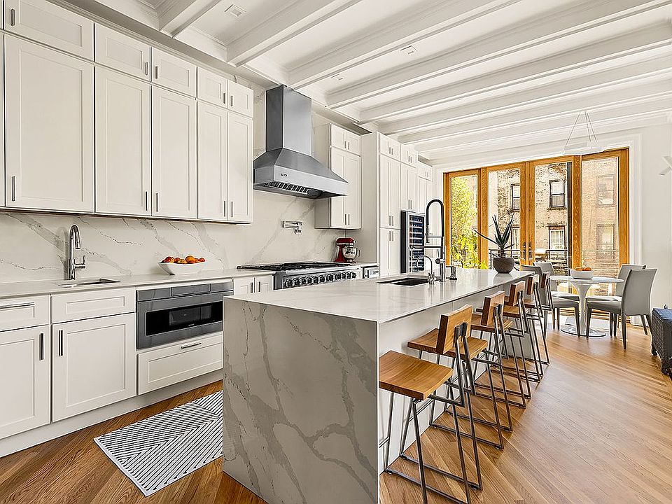 1st image of 400 Putnam Ave