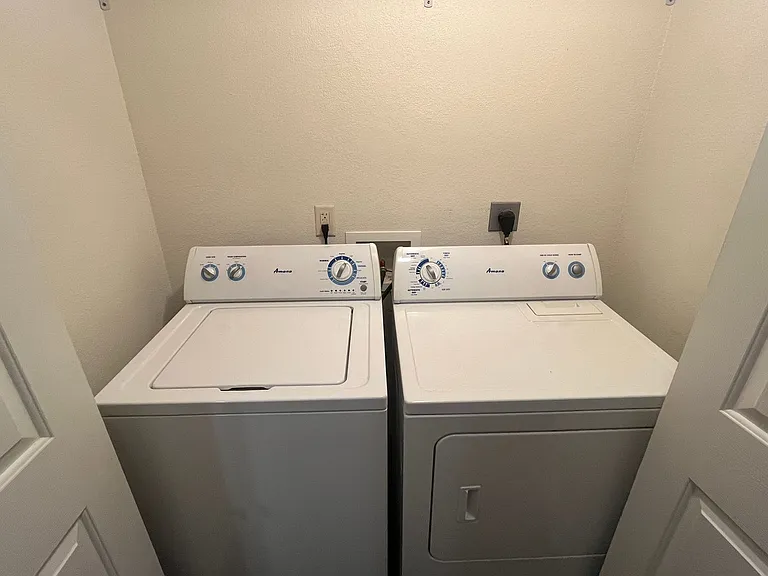 505 16th Ave NE #6 — Photo 15