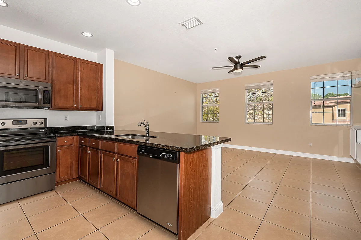 Building Photo - 932 SW 147th Ave #2905