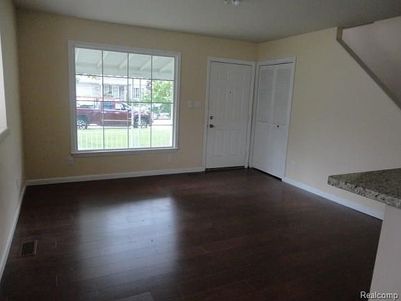 4th image of 1734 Deering St