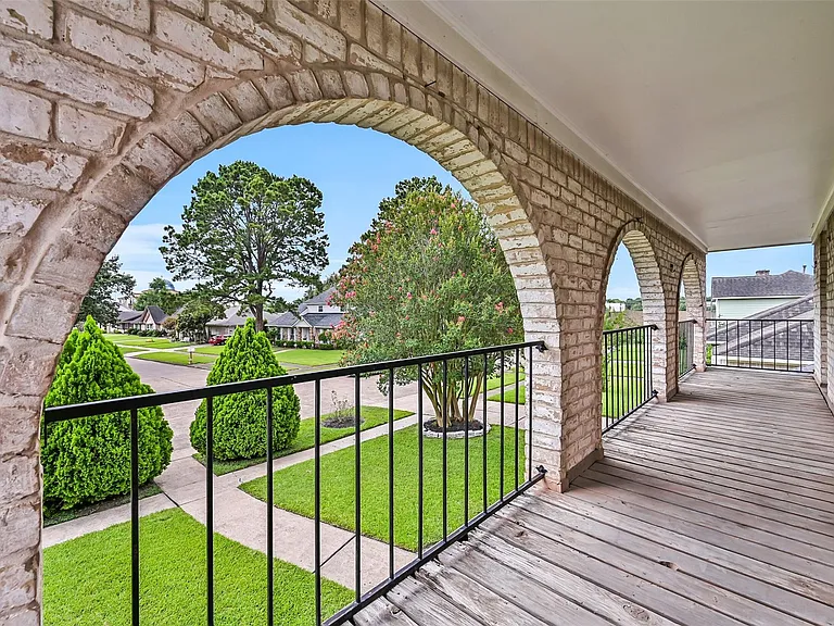 9322 Petersham Dr — Photo 3