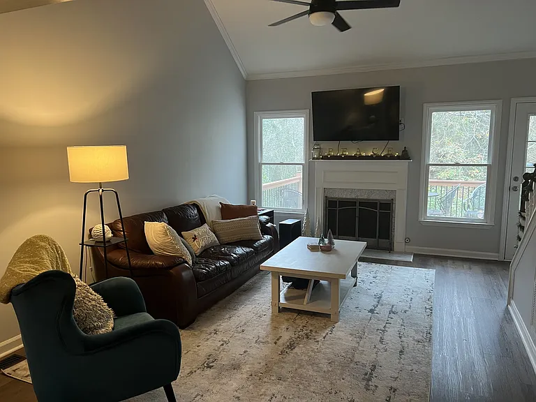 2827 Springwood Dr — Photo 3