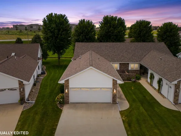 4303 Briarwood Dr, Cedar Falls, IA 50613