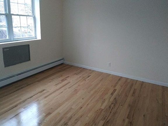 5th image of 33 Hyatt Ave