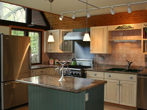 Granite & stainless kitchen