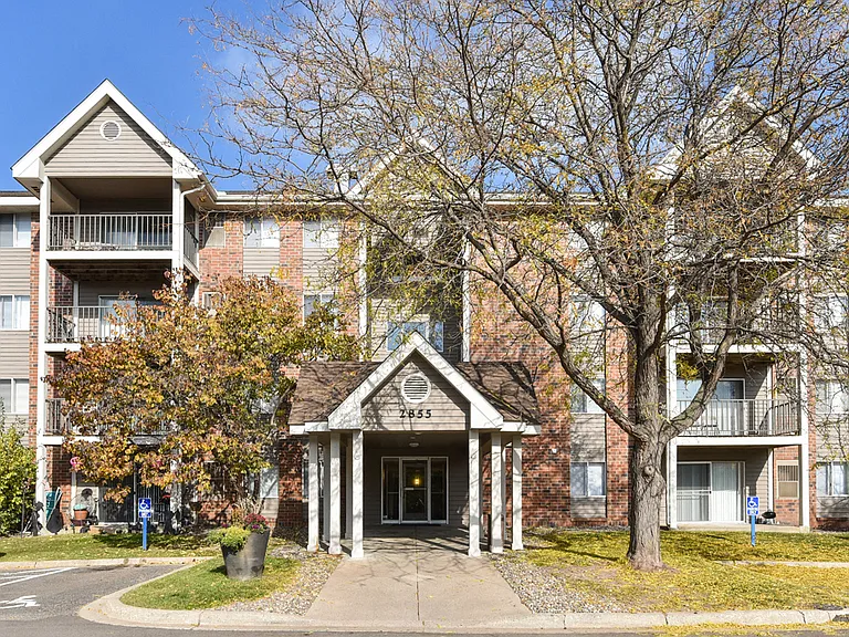 Minnetonka Hills Apartments — Photo 16