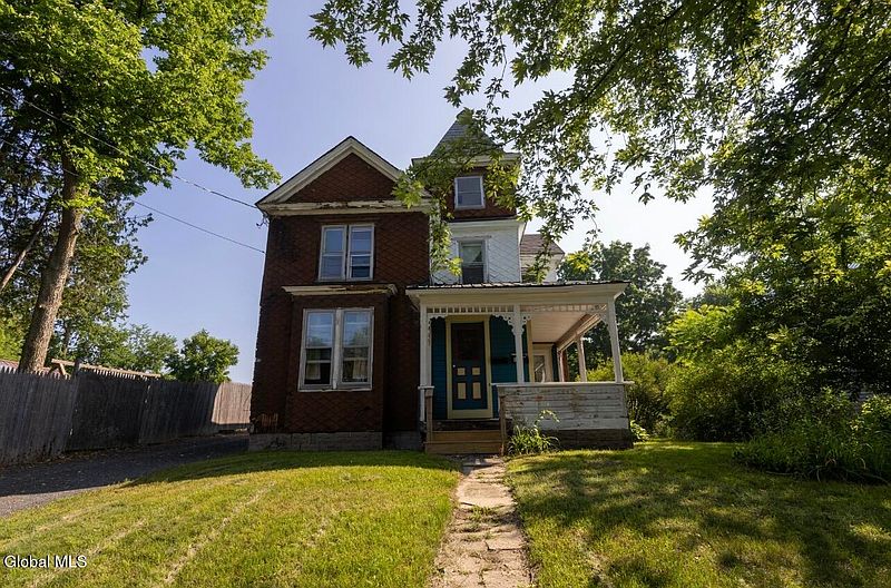 3rd image of 84 River Street