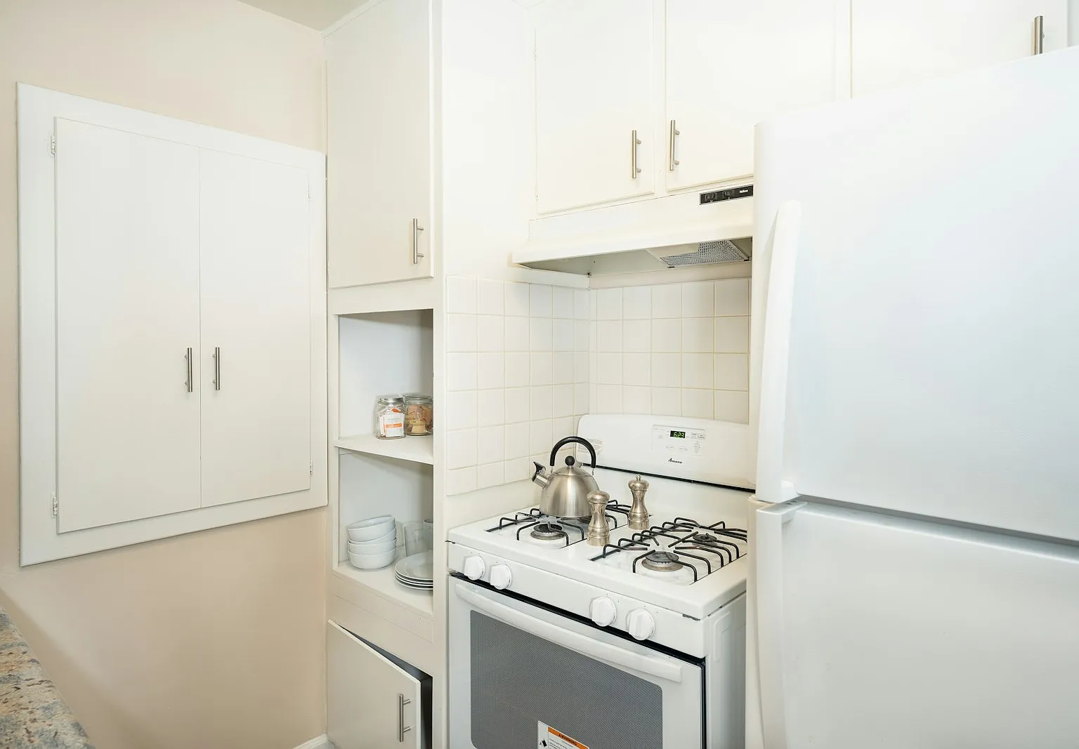 17417 Vanowen St, Unit 04 — Photo 3