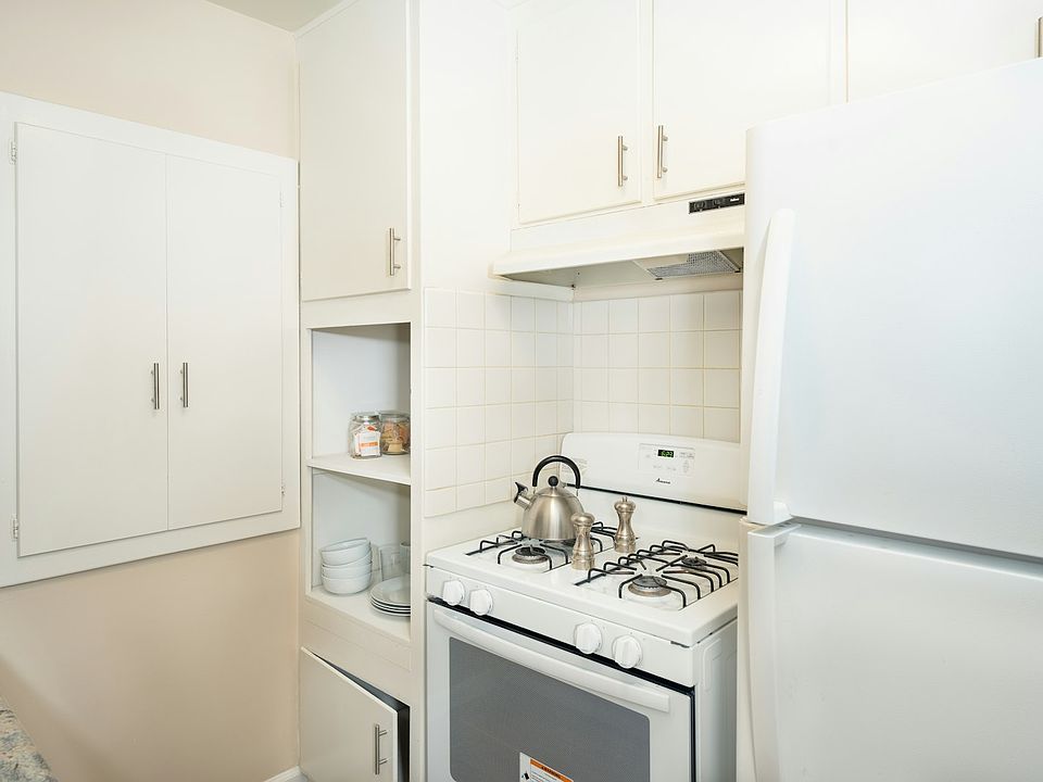 The Sorrento-Unit 04, Kitchen