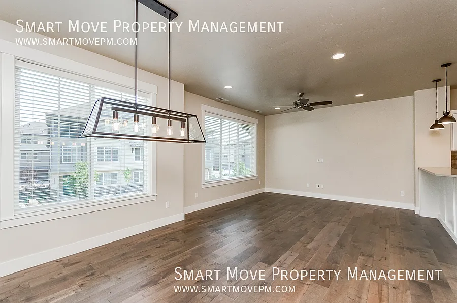 Townhouse on the Greenbelt, Pool. Between Bown Crossing & Harris Ranch — Photo 4