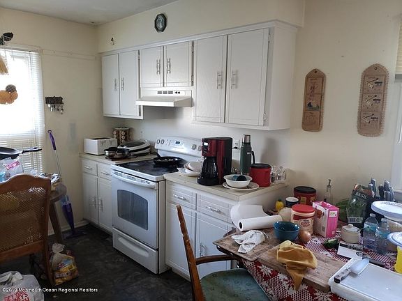 2nd image of 118 Claire Dr