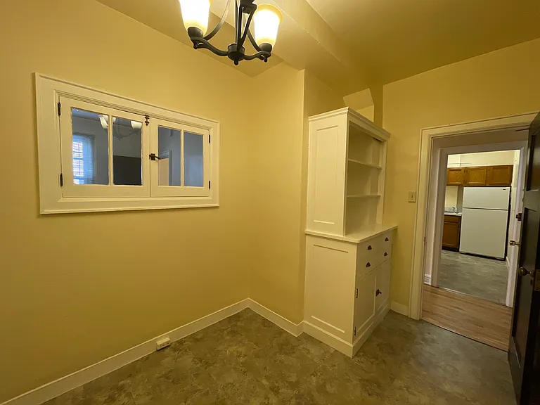 Chateau Apartments — Photo 27