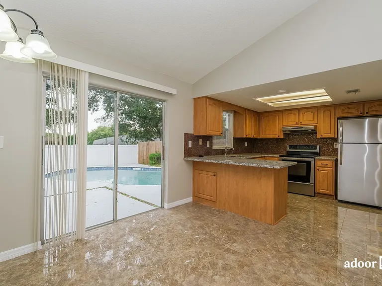 2210 Valleybrook Ave — Photo 4