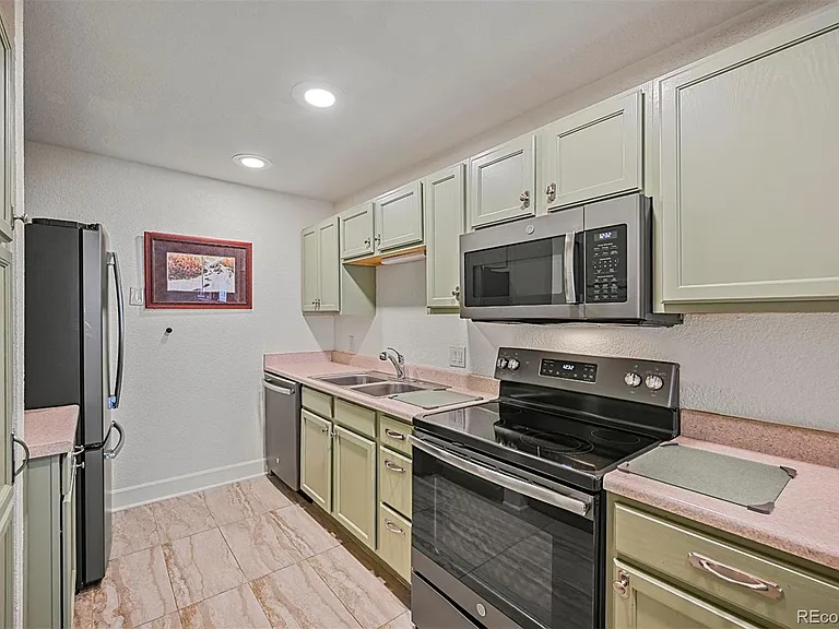 S Van Gordon Ct — Photo 9