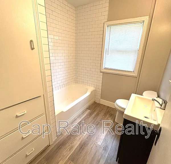 1366 Duxberry Ave — Photo 7