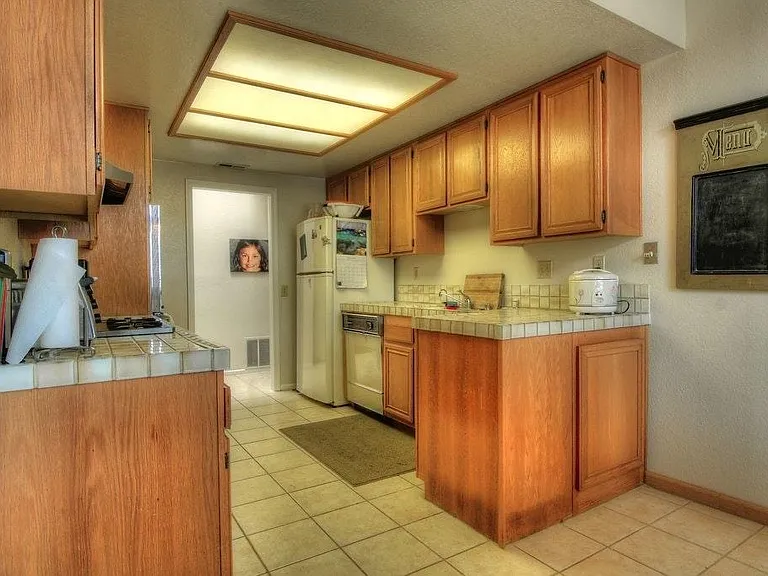 1644 Hill Top Ln — Photo 8
