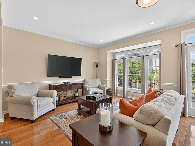 6635 Dunwich Way — Photo 3