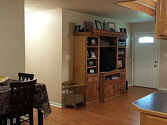 5th image of 135 Evas Ln