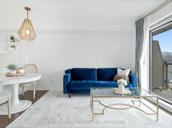 140 W Bathurst St #803, Toronto, ON M5V 3N8