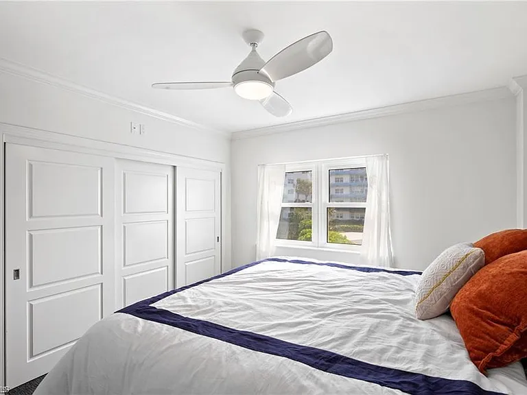 240 Seaview Ct #211 — Photo 10