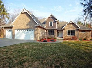 2481 E Cardinal Dr, Midland, MI 48642