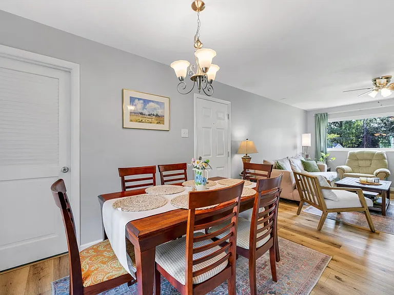 322 Spring Meadows Dr — Photo 10